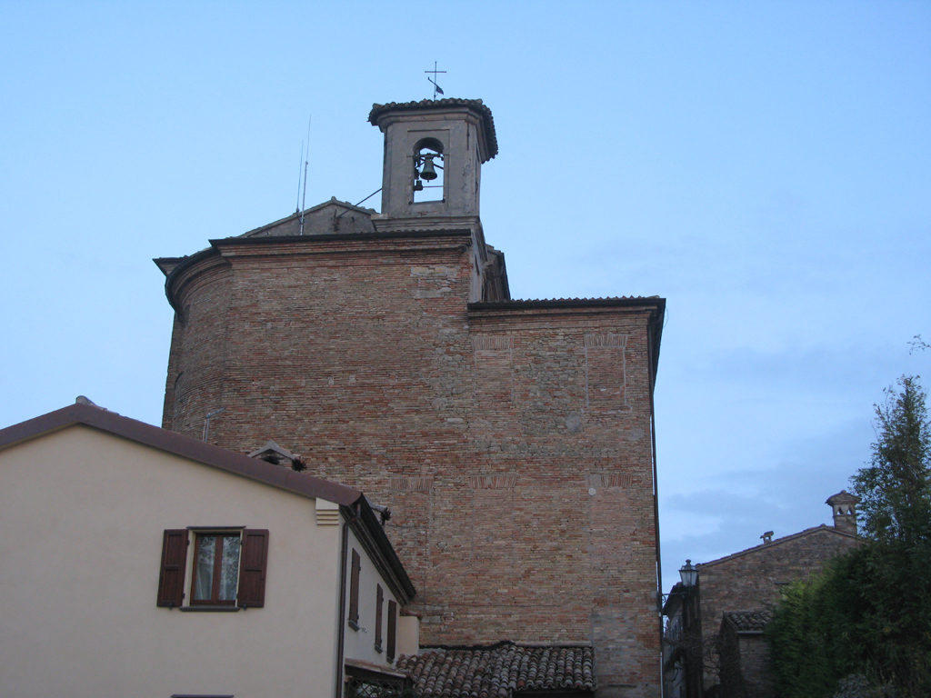 Veduta del retro della chiesa del SS Sacramento a Novilara