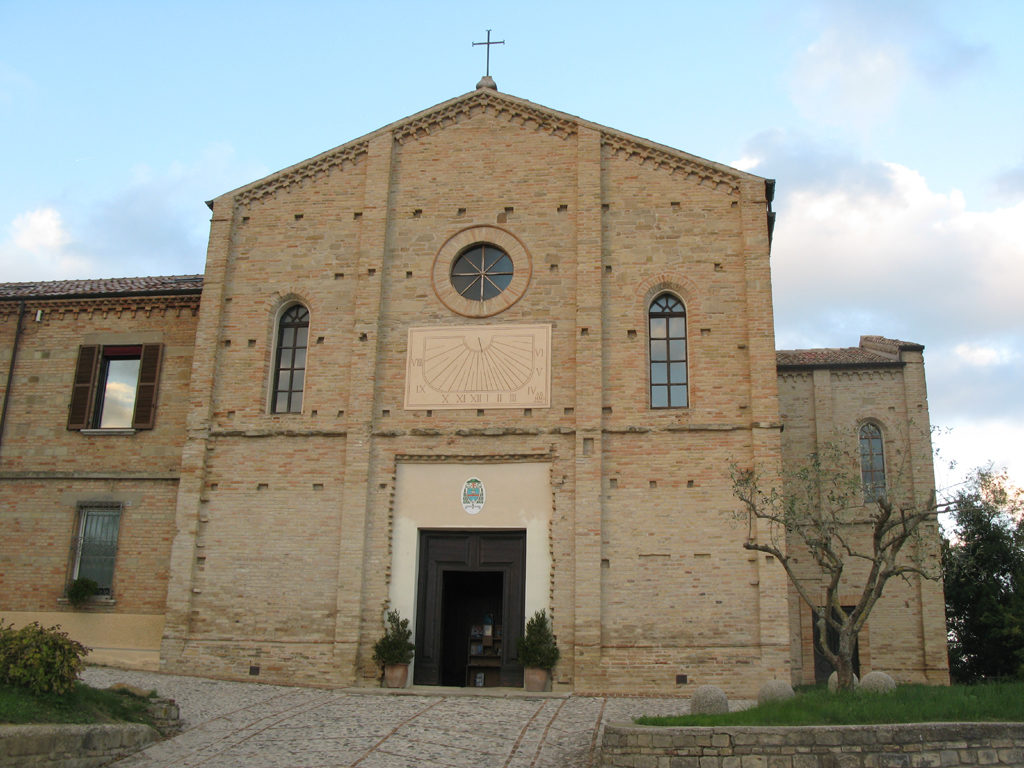 Facciata della Pieve di Candelara