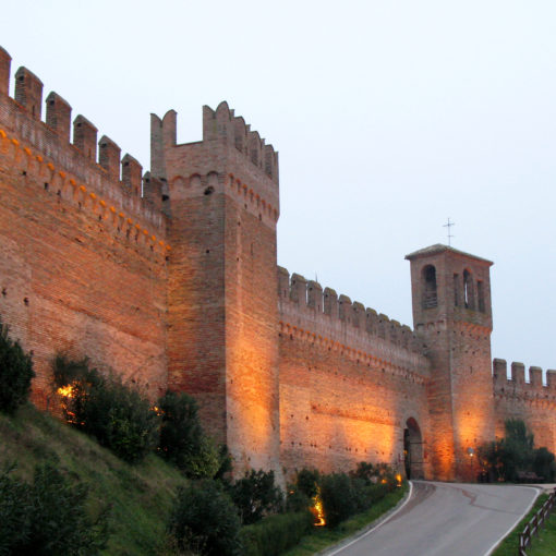 Vista delle mura esterne di Gradara