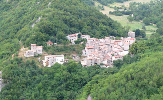 Vista di Pieia dal sentiero per Fondarca