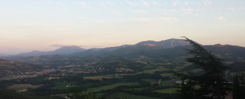 Veduta della valle del Metauro da Peglio