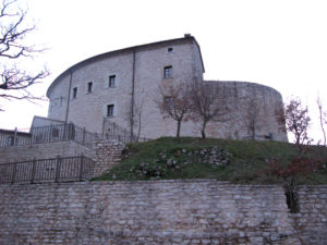 Vista di fronte del Castello di Naro