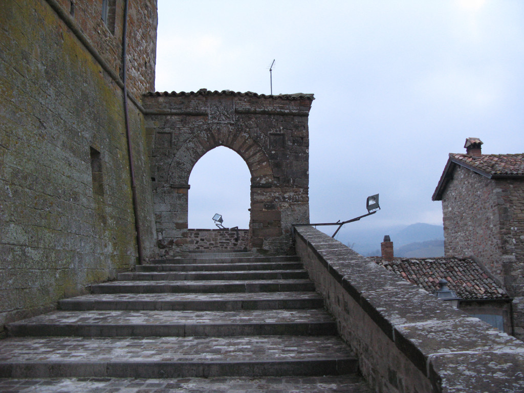 Arco d'ingresso alla Rocca di Monte Cerignone