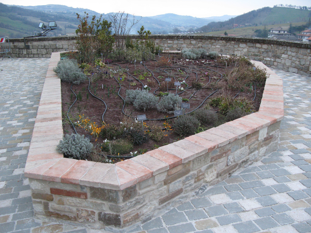 Giardino pensile situato nella Rocca di Monte Cerignone