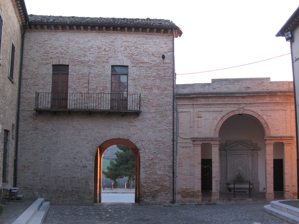 Interno della Porta Maggiore di Mombaroccio