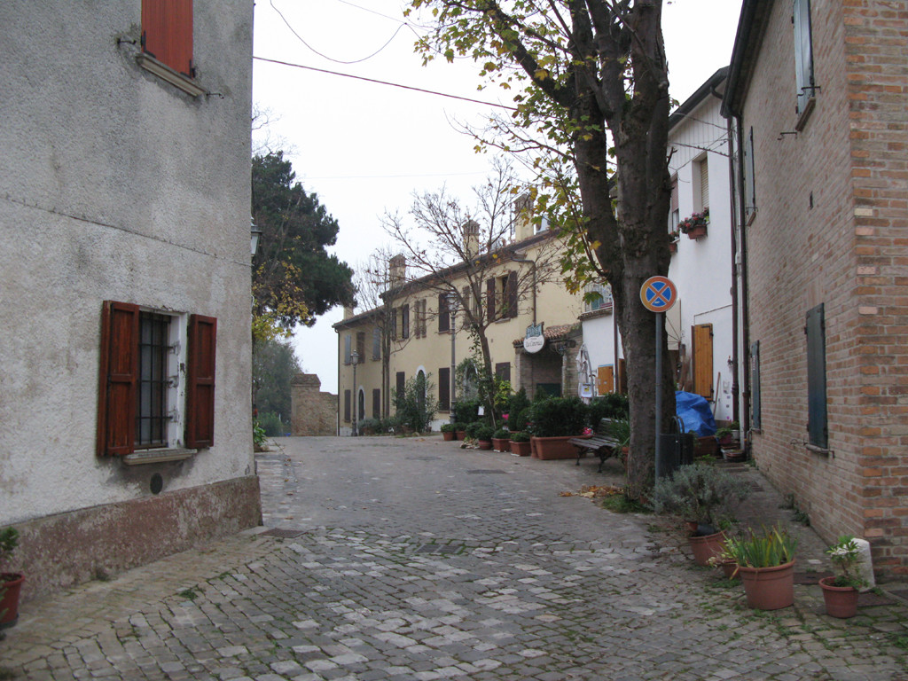 Via principale di Casteldimezzo