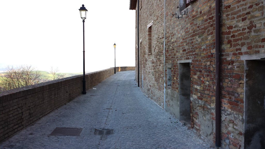 Interno delle mura di Montefabbri