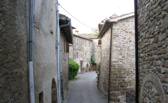 Via principale di Cavoleto