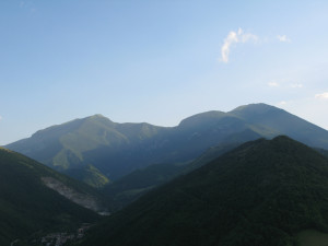 Vista dei monti Catria ed Acuto da Frontone