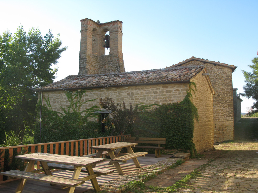 Piazzetta del borgo di Pietrarubbia