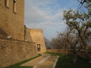 Entrata alla Biblioteca di Sant'Angelo in Lizzola