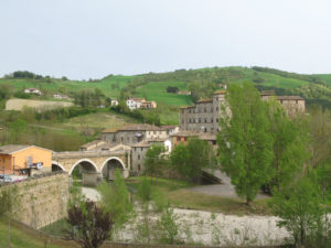 Panorama di Belforte con Castello e ponte