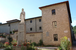 Monastero delle Cappuccine e statua di Santa Veronica Giuliani