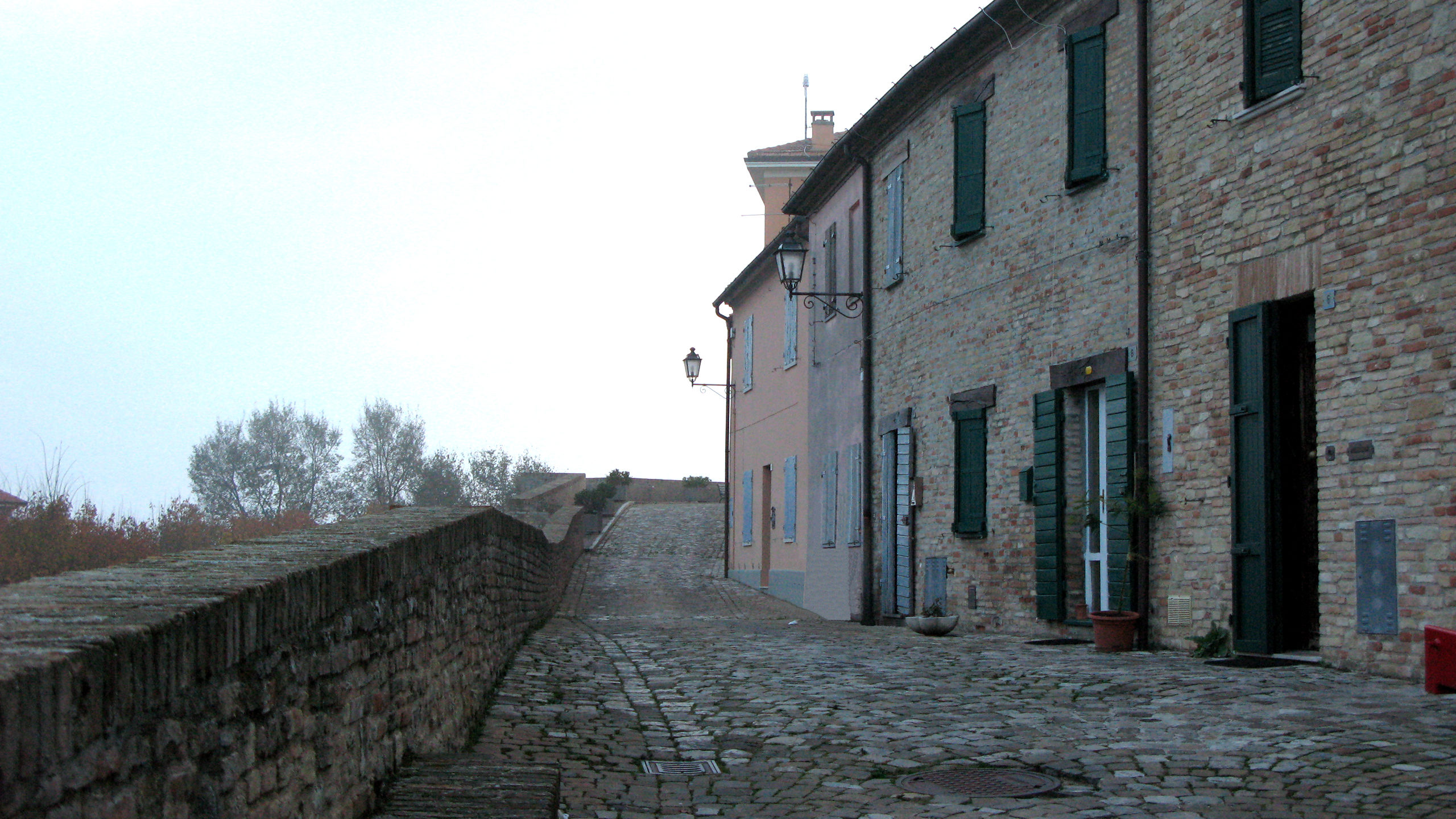 Camminamento lungo le mura di Novilara