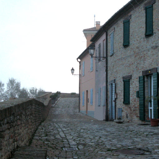 Camminamento lungo le mura di Novilara