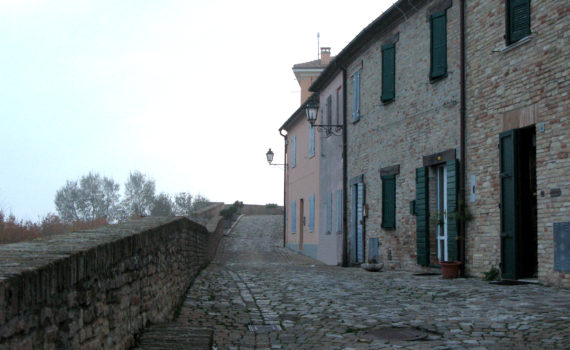 Camminamento lungo le mura di Novilara